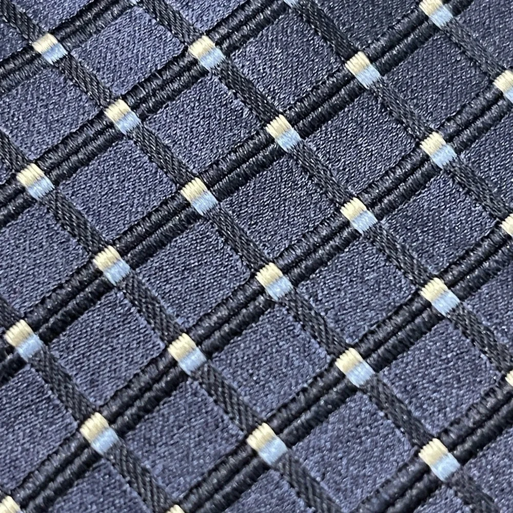 🔥👔CLUB ROOM 100% silk tie.  Navy with white & silver. Mint condition‼️